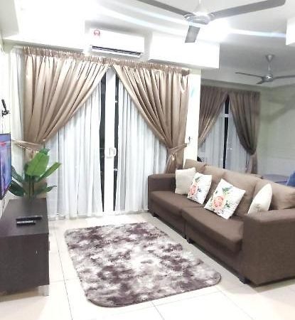 Dperdana -Dinies Pool,Wifi, Centre Of Kota Bharu, 4-5 Pax Apartment Екстериор снимка