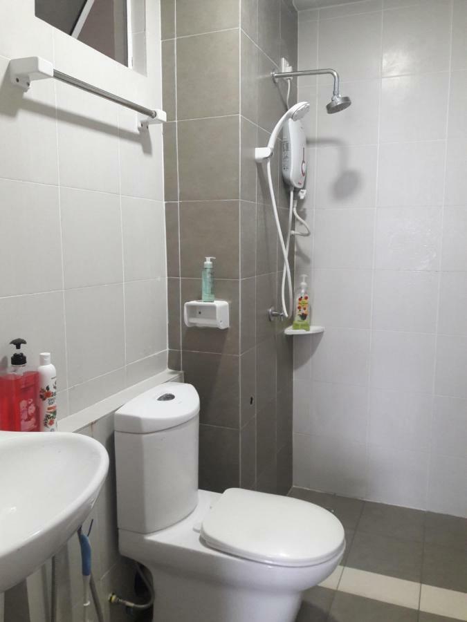 Dperdana -Dinies Pool,Wifi, Centre Of Kota Bharu, 4-5 Pax Apartment Екстериор снимка