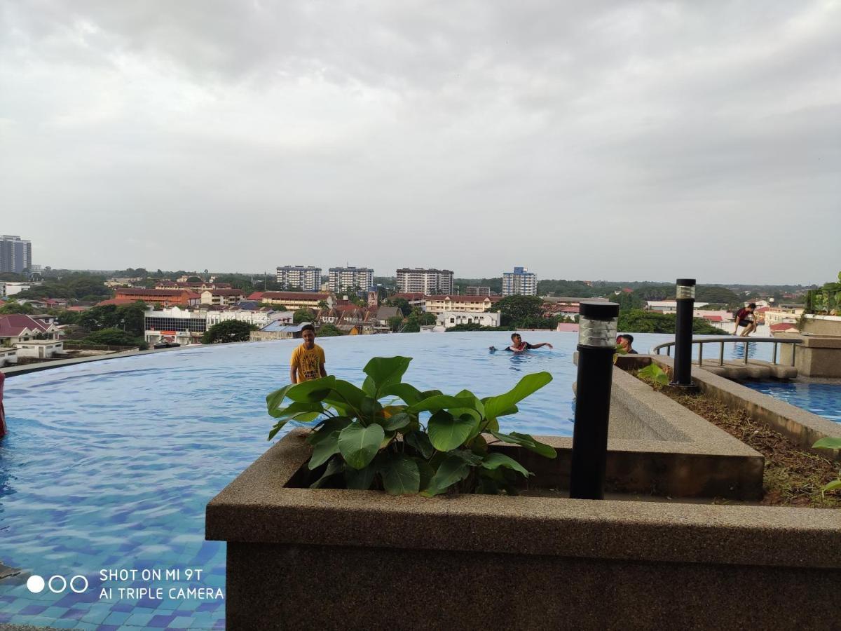 Dperdana -Dinies Pool,Wifi, Centre Of Kota Bharu, 4-5 Pax Apartment Екстериор снимка