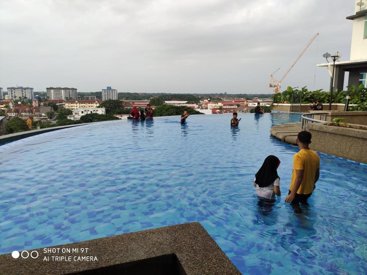 Dperdana -Dinies Pool,Wifi, Centre Of Kota Bharu, 4-5 Pax Apartment Екстериор снимка